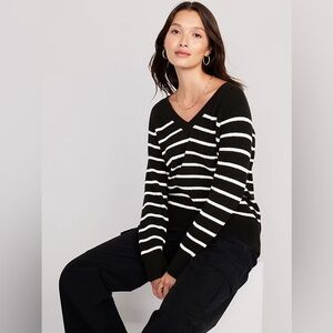 NWT Old Navy SoSoft loose Vneck cocoon sweater black white stripe
